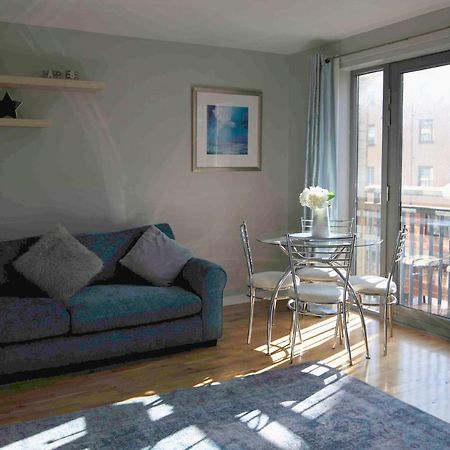 Bright Contemporary Merchant City Flat In Central Location Glasgow Exterior photo