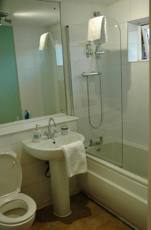 Bright Contemporary Merchant City Flat In Central Location Glasgow Exterior photo