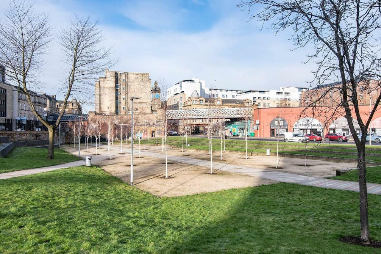 Bright Contemporary Merchant City Flat In Central Location Glasgow Exterior photo